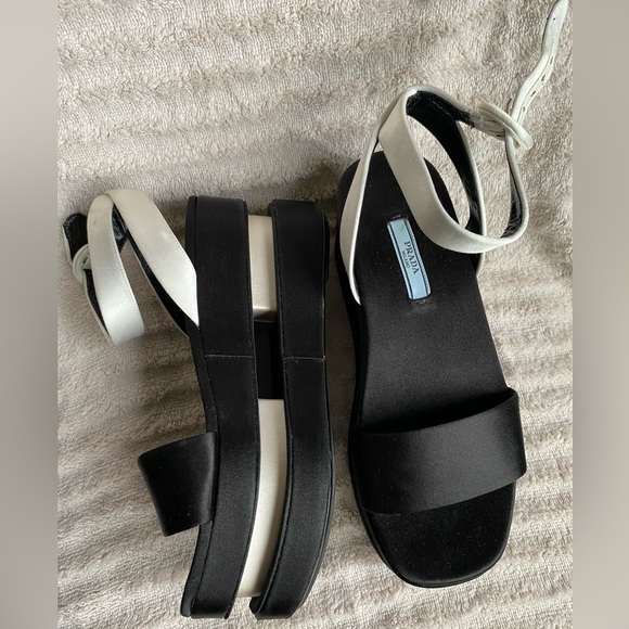 Prada double geta satin plataforms sandals white and black - Picture 4 of 12